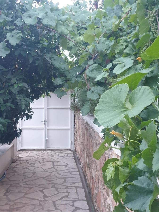 Rosemary House Guest House Sarande Ngoại thất bức ảnh