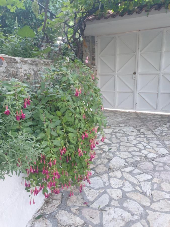 Rosemary House Guest House Sarande Ngoại thất bức ảnh