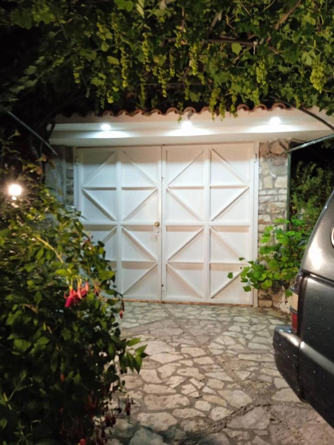 Rosemary House Guest House Sarande Ngoại thất bức ảnh